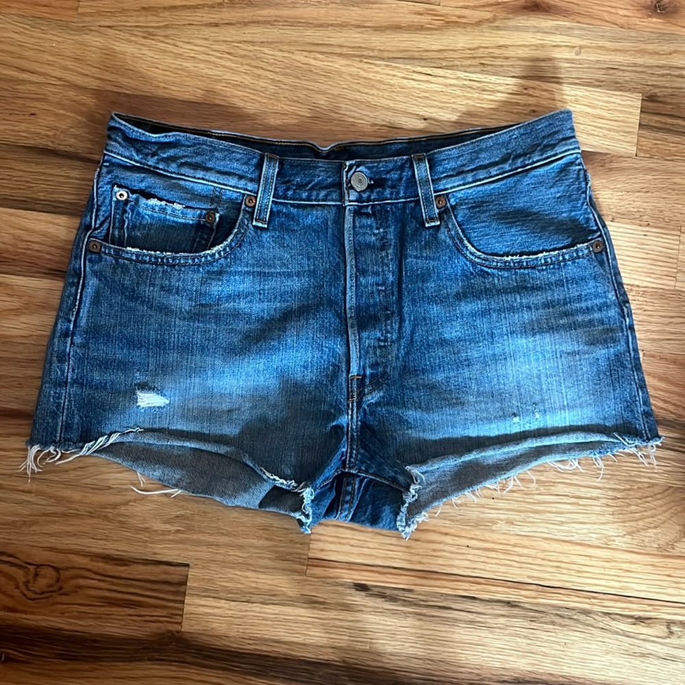 Levi's 501 jean shorts Size 31 dark wash blue